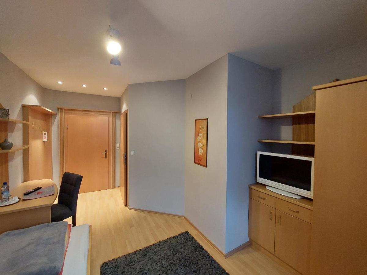 3 Raben - Leoben - Zimmer Fuer Geschaeftsreisende, Urlauber, Monteure Und Handwerker, Polski Pensjonat Austria Εξωτερικό φωτογραφία
