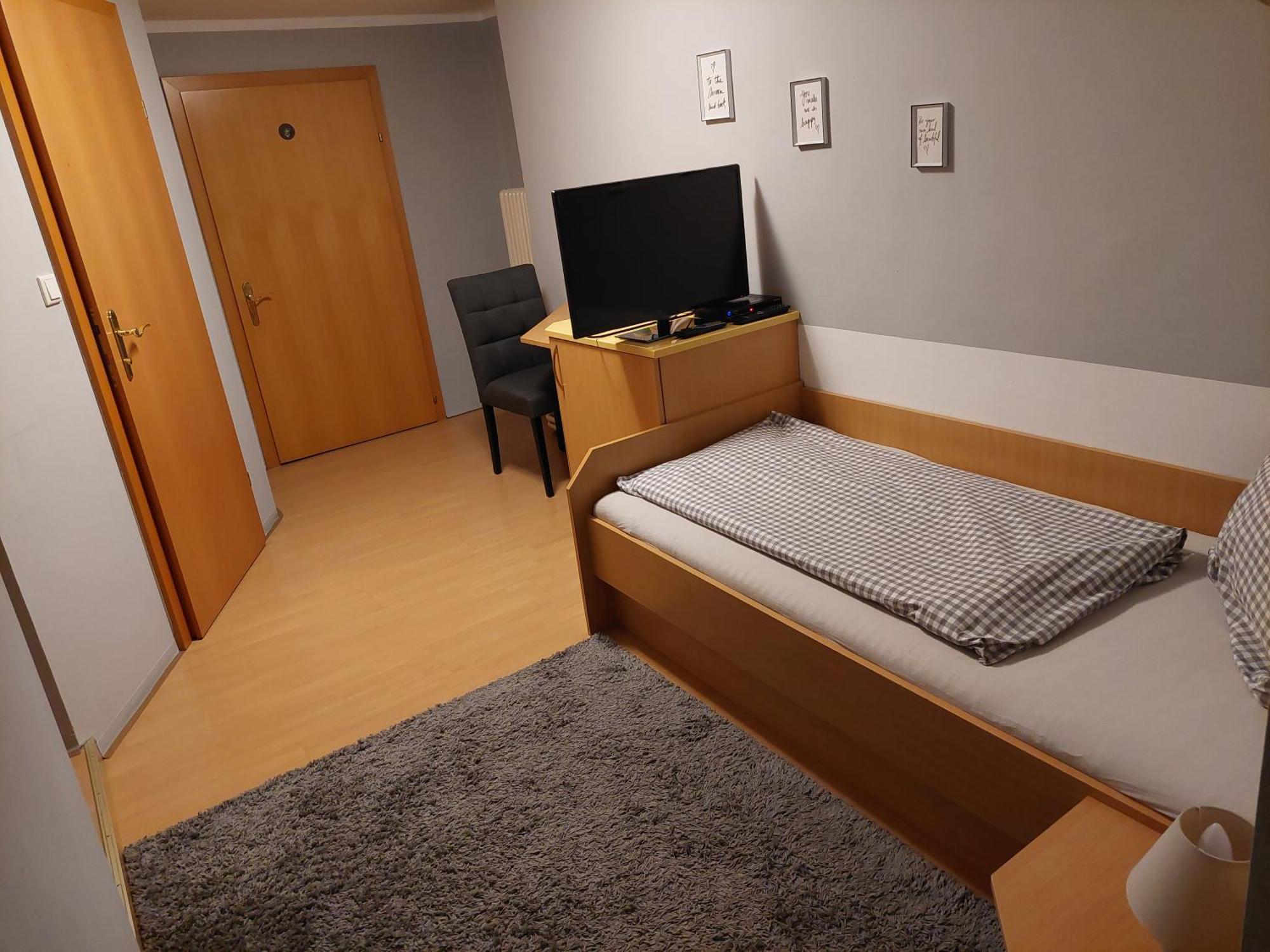 3 Raben - Leoben - Zimmer Fuer Geschaeftsreisende, Urlauber, Monteure Und Handwerker, Polski Pensjonat Austria Εξωτερικό φωτογραφία