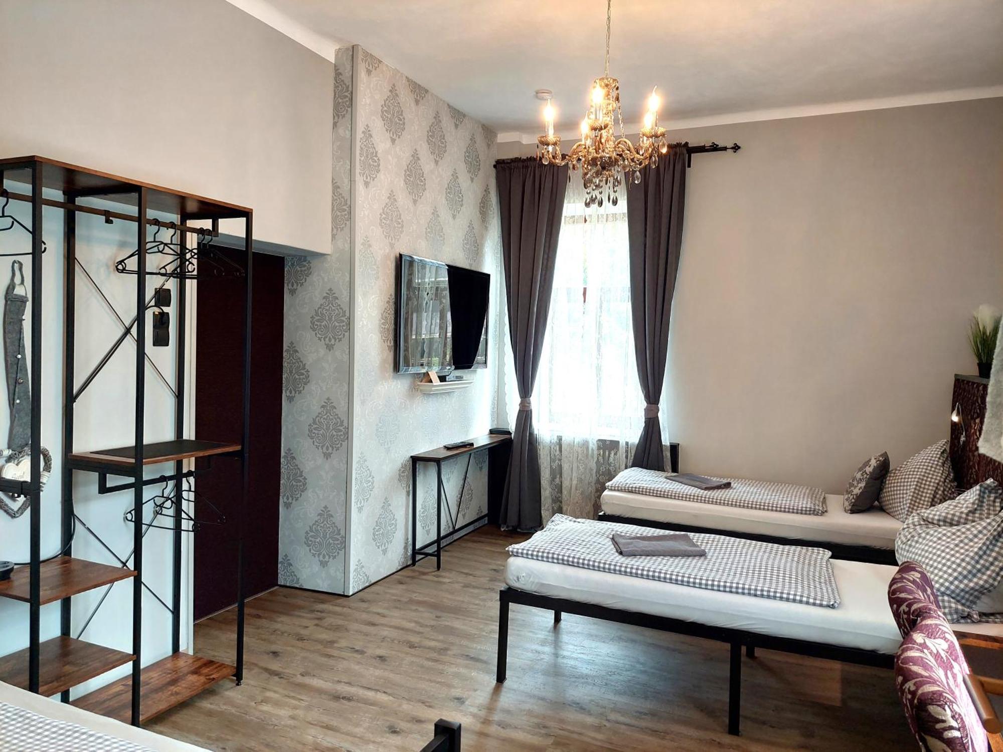 3 Raben - Leoben - Zimmer Fuer Geschaeftsreisende, Urlauber, Monteure Und Handwerker, Polski Pensjonat Austria Εξωτερικό φωτογραφία
