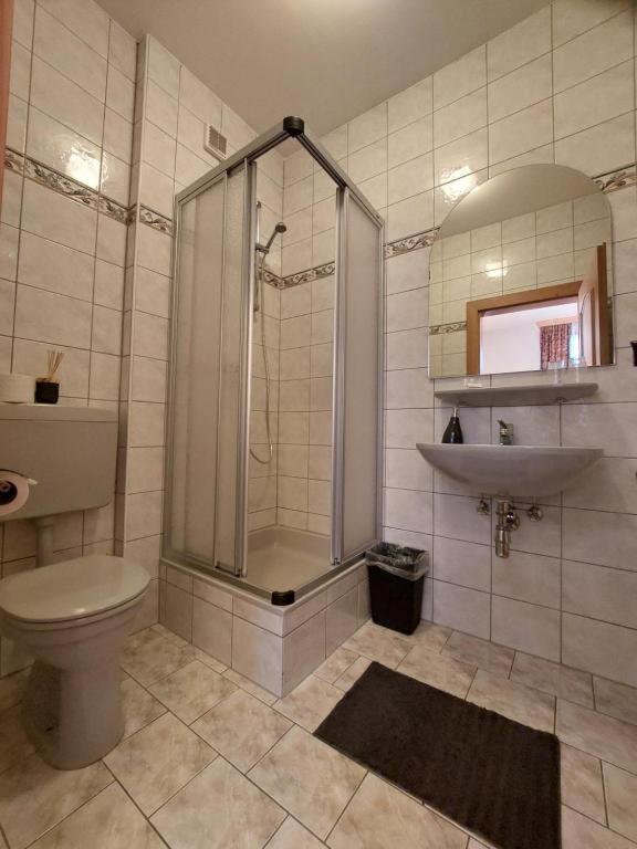 3 Raben - Leoben - Zimmer Fuer Geschaeftsreisende, Urlauber, Monteure Und Handwerker, Polski Pensjonat Austria Εξωτερικό φωτογραφία
